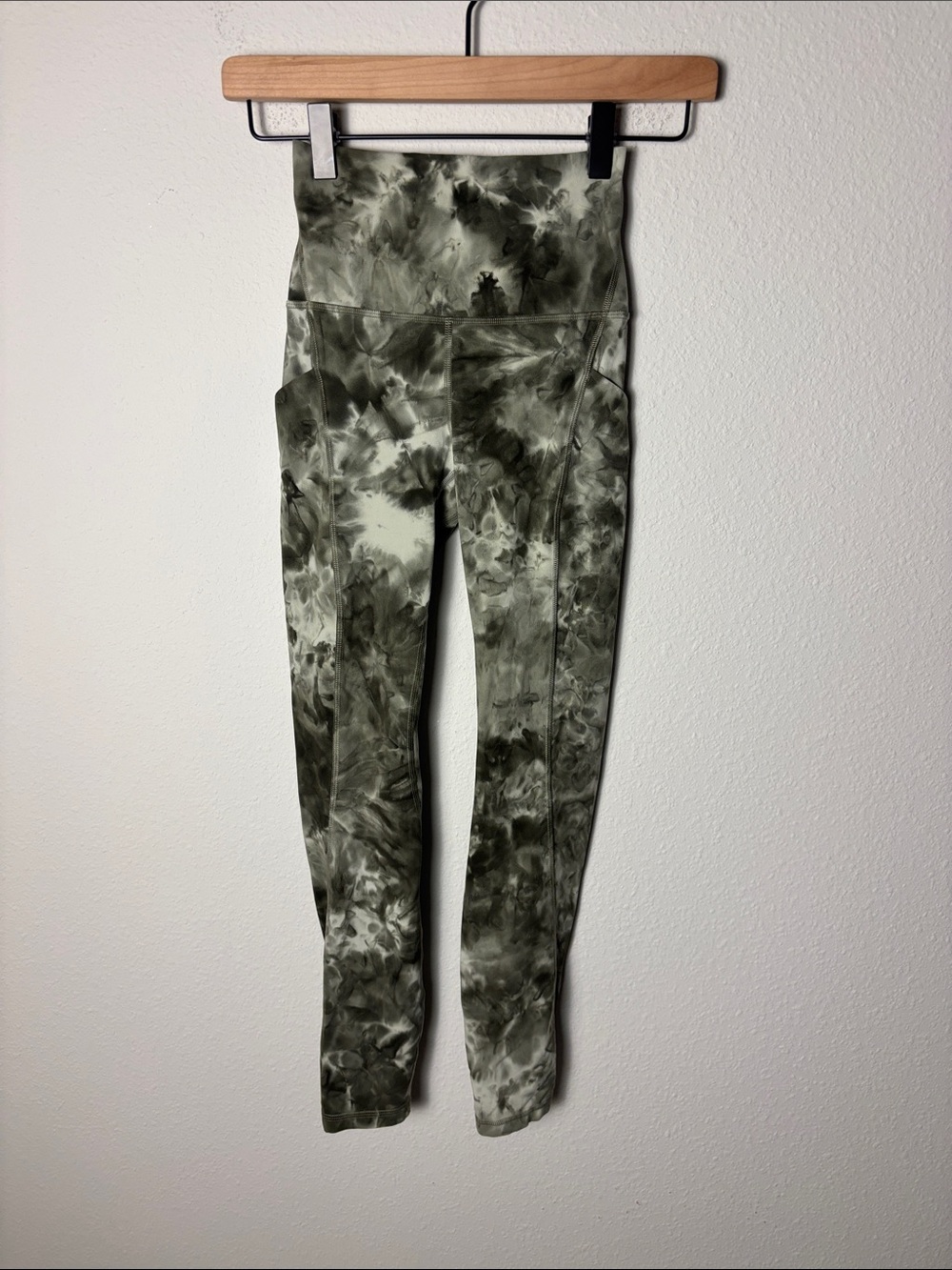 Lululemon Align HighRise Pant w/ Pockets 25" Diamond Dye Light Sage Medium Olive